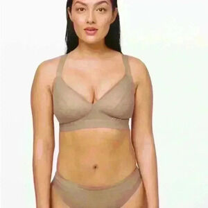 Lululemon Awake to Lace Bra
Soft Sand /  Crepe